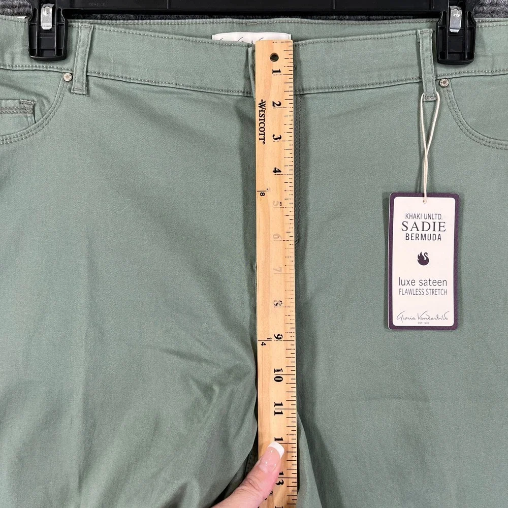 Gloria Vanderbilt Sadie Bermuda Shorts Womens 18W Sage Green Sateen Summer